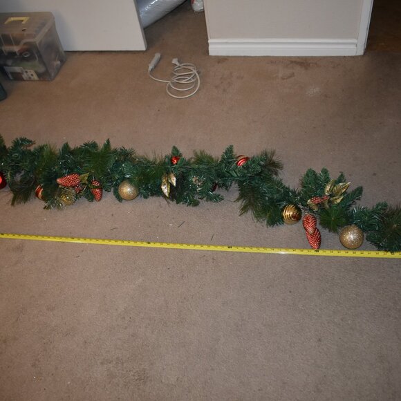 VINTAGE 8Ft Prelit Christmas Garland Pine Garland Spere Lights Berries Pinecone - Picture 14 of 15